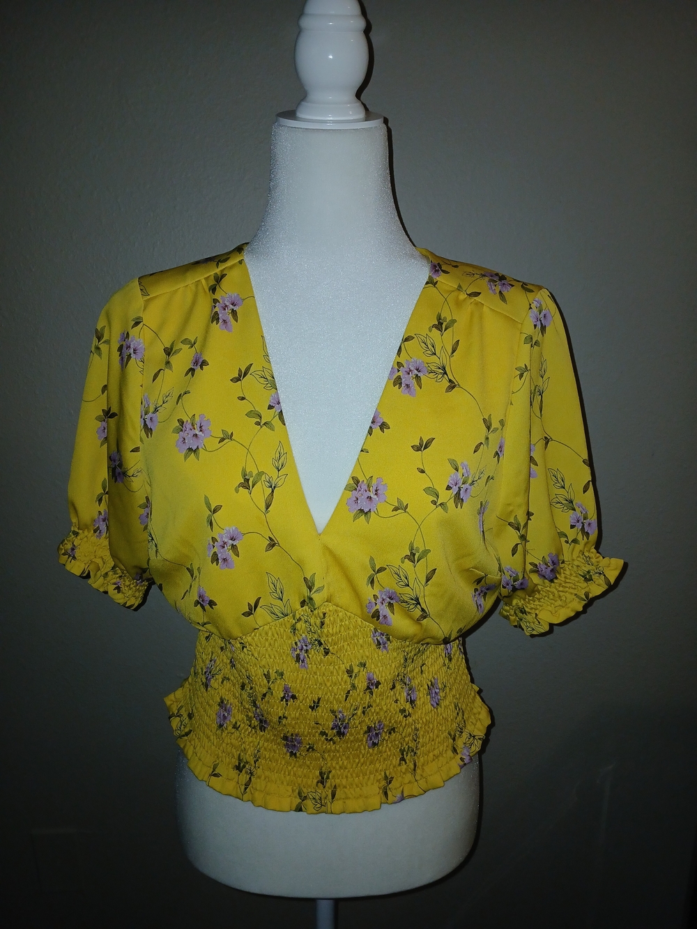 Gianni Bini Yellow Floral V-Neck Smocked Waist Blouse